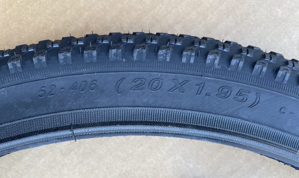 Neumáticos de bicicleta 20"" x 1,95, tubos CST todo terreno negro Street Moto BMX GT Dyno Foto 3 de 4