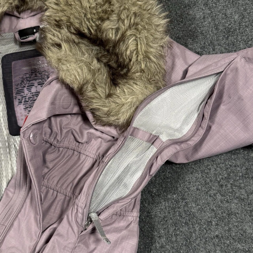 Y2K Women’s Gretchen Bleiler signature series Oakley fur Snowboard Jacket - Изображение 4 из 4