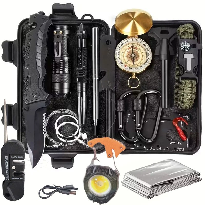 16 in 1 Outdoor Survival Tactical Kit with Multifunction Keychain Light - US
Opens in a new window o