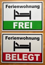 Zwei Massive Werbeschilder f&uuml;r Ferienwohnungen
