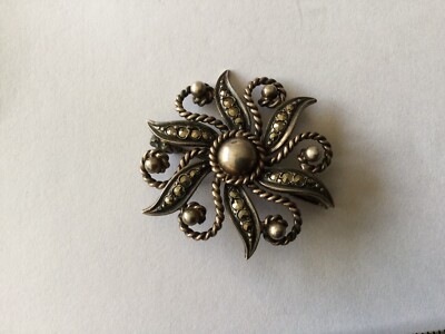 Broche 6,1 cm argent décor fleur - La boîte à secrets