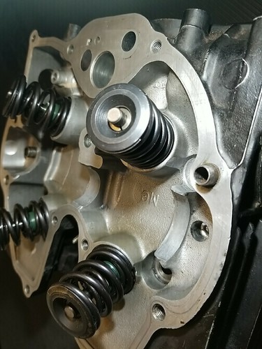 1983 - 1984 Honda Xr500r Xr 500r Oem Cylinder Head Valves Springs 500 83 84 Rfvc - Picture 14 of 24