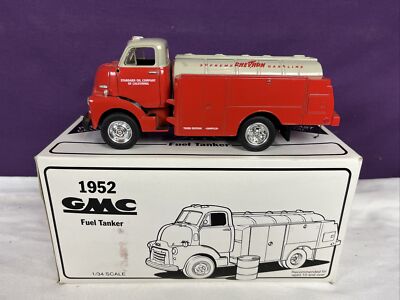 First Gear 1952 GMC Fuel Tanker 1:35 Scale Standard Oil Chevron Gasoline