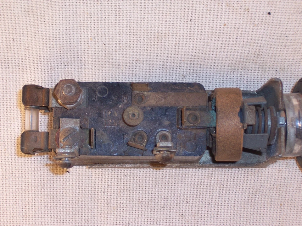 Interruptor de luz vintage Chevy Buick Olds Chrysler Cadillac Plymouth Ford Truck Foto 3 de 4