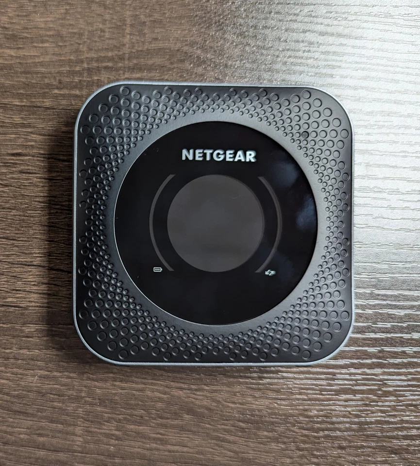NETGEAR NIGHTHAWK M1 MR1100 PUNTO DE ACCESO DESBLOQUEADO LTE ROUTER MÓVIL - AT&T T-Mobile Foto 3 de 4