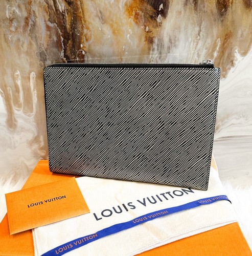 Louis Vuitton Essential V Limited Edition Patine Strap Clutch Pouch Unisex - Picture 3 of 10