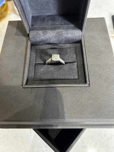 vera wang engagement ring - Picture 4 of 4
