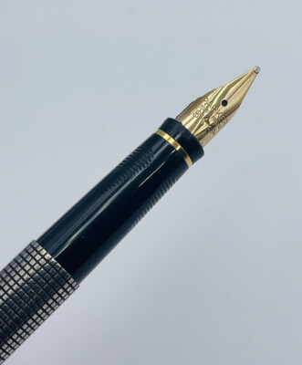 Parker Sterling Silver Cap & Barrel 18k Gold Nib Fountain Parker Sterling Silver Cap & Barrel 18k Gold Nib Fountain