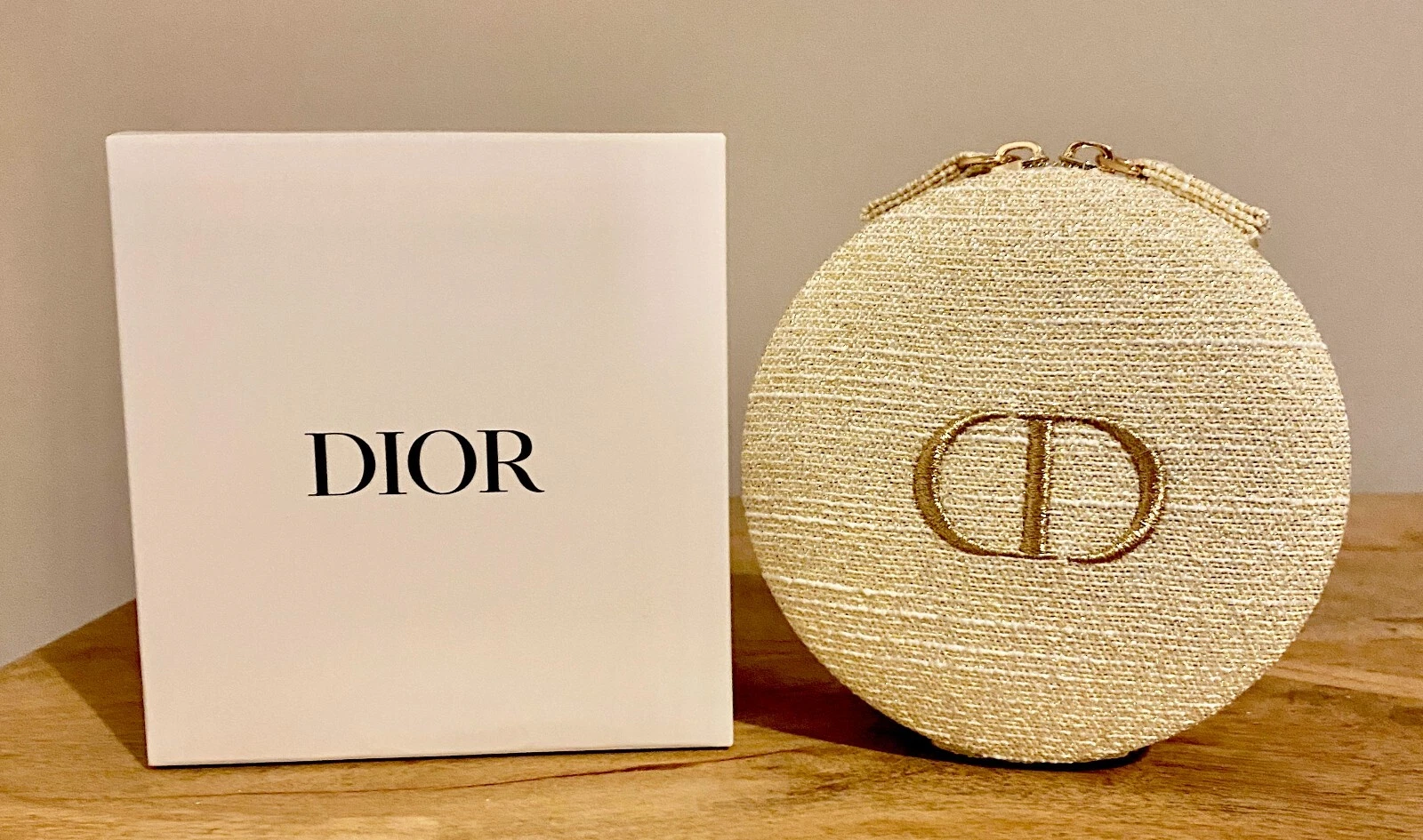 Coffret pochette bijou DIOR doré édition limitée Noël avec coffret cadeau DIOR
