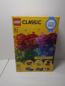 900 lego bricks