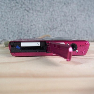 Sony Cyber-shot DSC-W530 14.1MP Compact Digital Camera 4 x Optical