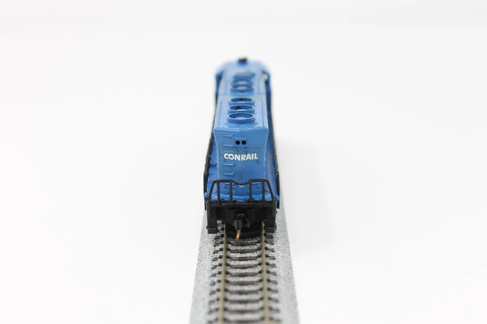 N Scale Model Power SD45 Diesel Locomotive Conrail CR 1637 Blue DC - Image 4 of 4