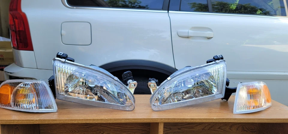 FAROS DELANTEROS TOYOTA COROLLA 1998-2000 Foto 2 de 4