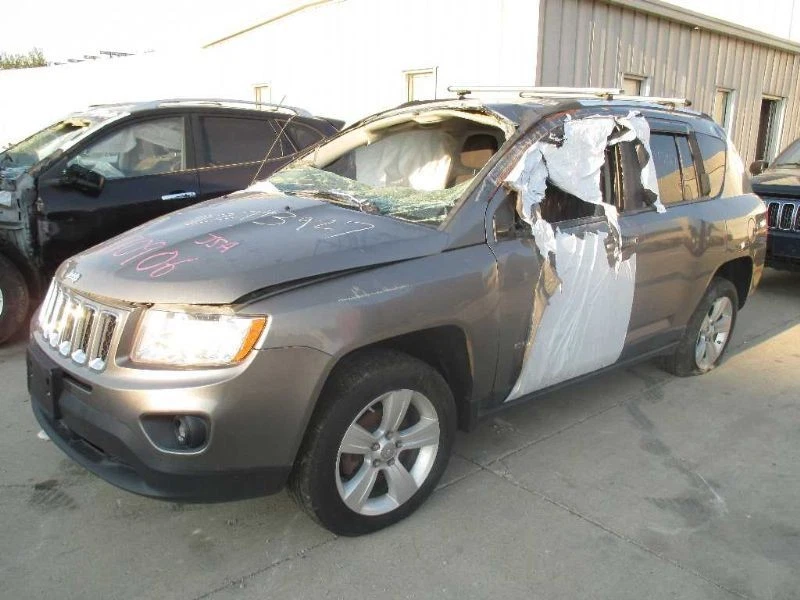 Bote de vapor de combustible Compass 2011 276434 Foto 2 de 4