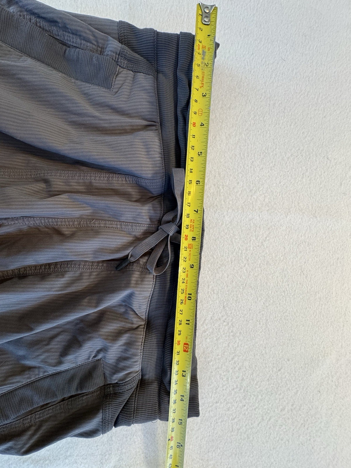 Lululemon Gray Lined Ripstop Drawstring Pants Sz 8 - image 6