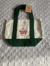 Trader Joe’s MINI Canvas TOTE BAG GREEN 2025 HOLIDAY MINT COND. WITH TAG WOW