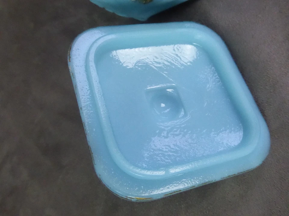 SUCRIER en opaline, ancienne, à décor de fleurs dorées. - Photo 3/4