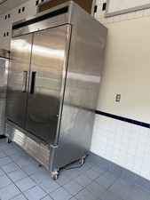 Saturn Reach-In Refrigerator 2 Doors 2 Sections Solid Door
