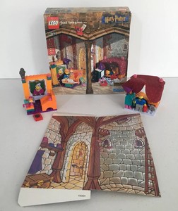 Lego 4722 Harry Potter Gryffindor House 100% w/ Backdrop, Box, & Instructions 42884047221 | eBay