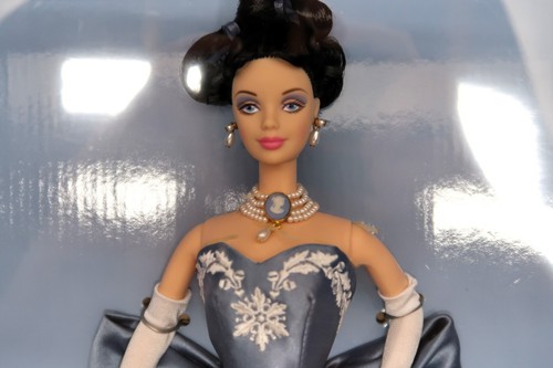 MATTEL #25641 New Wedgwood England 1759 Barbie Blue Gown Ltd Edition NIB 1999 - Picture 2 of 24