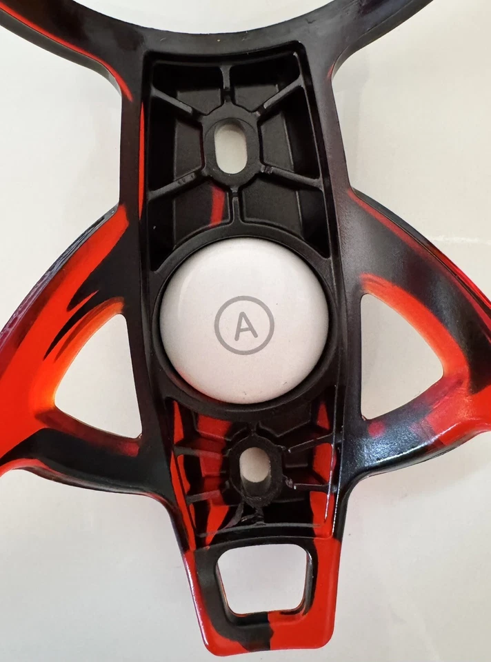 Portabotellas para bicicleta con compartimento oculto AirTag. Foto 4 de 4