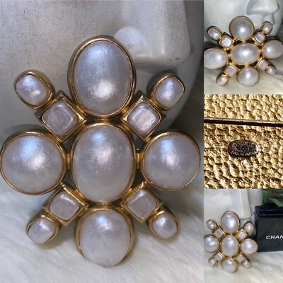 CHANEL ブローチ　BIG Coco Chanel Vintage Huge 3 X 3 Inch Glass Pearl Rare Stunning