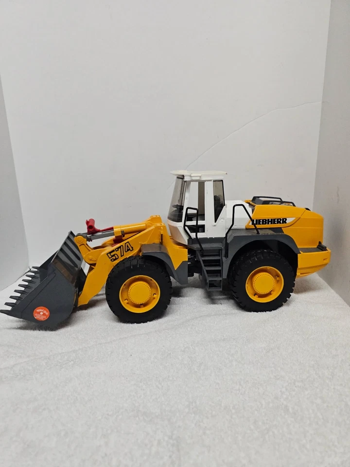 Bruder 02430 Liebherr Articulated Road Loader L 574 Toy Vehicle - Image 2 of 4
