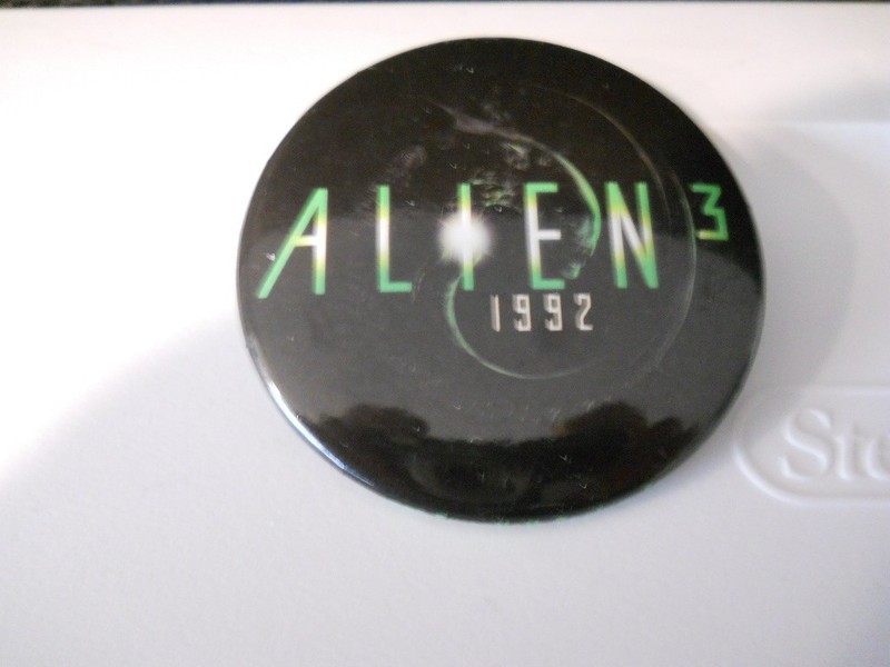 VINTAGE 1992 ALIEN 3 MOVIE FILM PROMOTIONAL PIN BUTTON, ORIGINAL, FREE SHIPPING