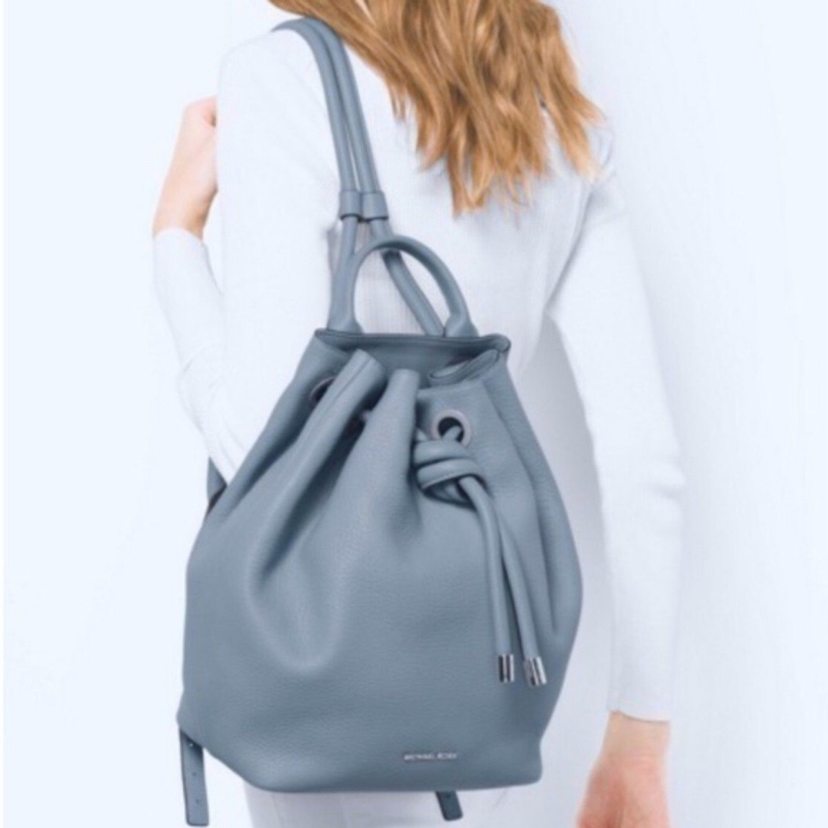 Michael Kors Handbag Purse
Dalia Drawstring Pebbled
Leather Michael Kors Dalia Drawstring Backpack Powder Blue Pebbled  main image 4