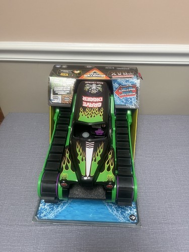 Monster Jam Official Grave Digger Trax All-Terrain Remote Control Car Truck 1:15 - Picture 2 of 5