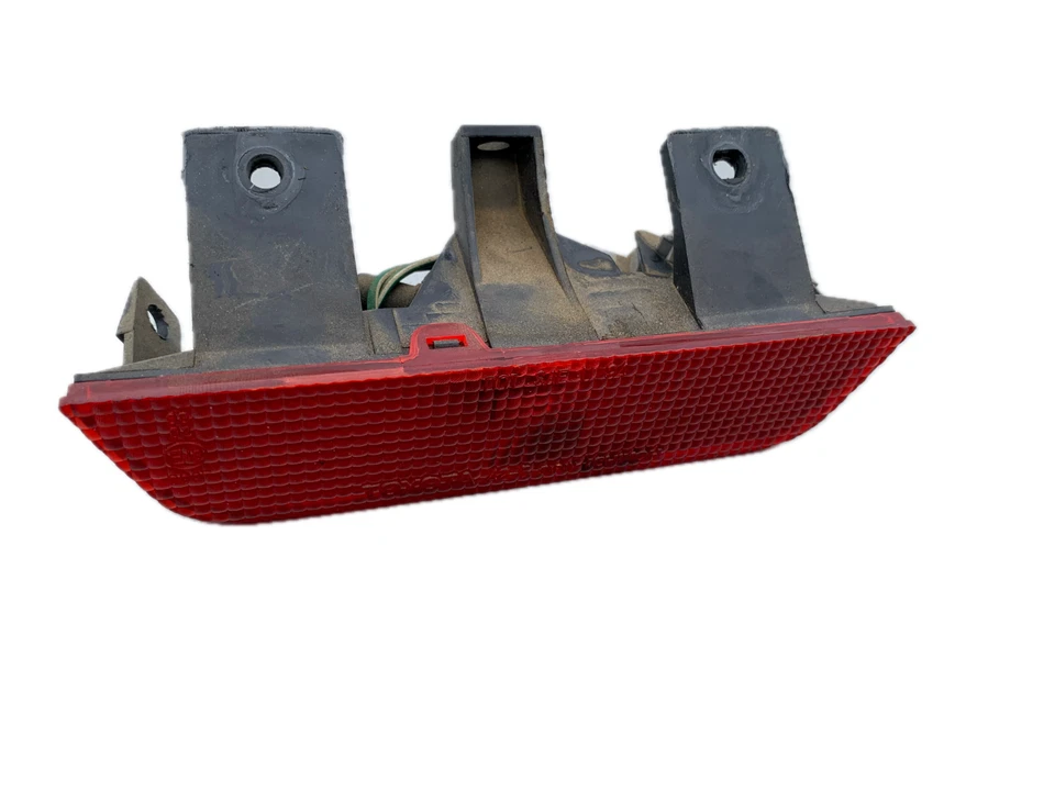 Оригинальный стоп-сигнал 3-й для Toyota RAV4 1998–2000 годов выпуска - Изображение 3 из 4