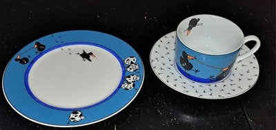 Kaffetasse mit Unterasse und Kuchenteller