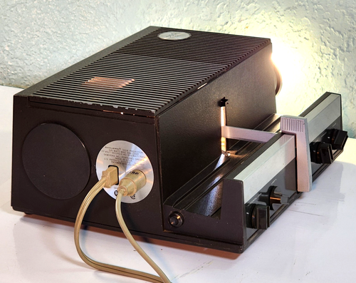 Sawyers 550R tragbarer Diaprojektor 4 Zoll Objektiv 2 x 2 500 W Kabel Birne Fernbedienung funktioniert