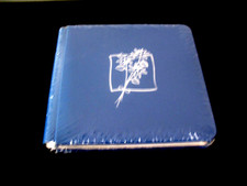 CREATIVE MEMORIES SCRAPBOOK ALBUM 7x7 Blue Daisy with pages.