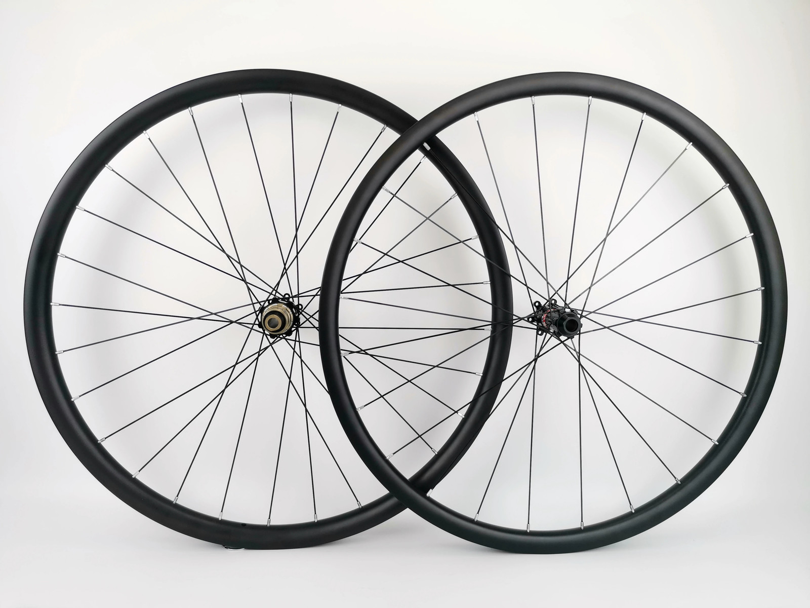 Hookless Carbon Wheelset 30*24mm