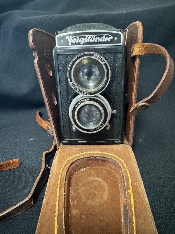 VINTAGE VOIGTLAND BRILLANT TLR FILM CAMERA--- UNTESTED