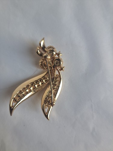 Signed Trifari Brooch Pin Long Leaf Flower Bouquet Faux Pearl Cluster Gold Tone - Picture 5 of 9