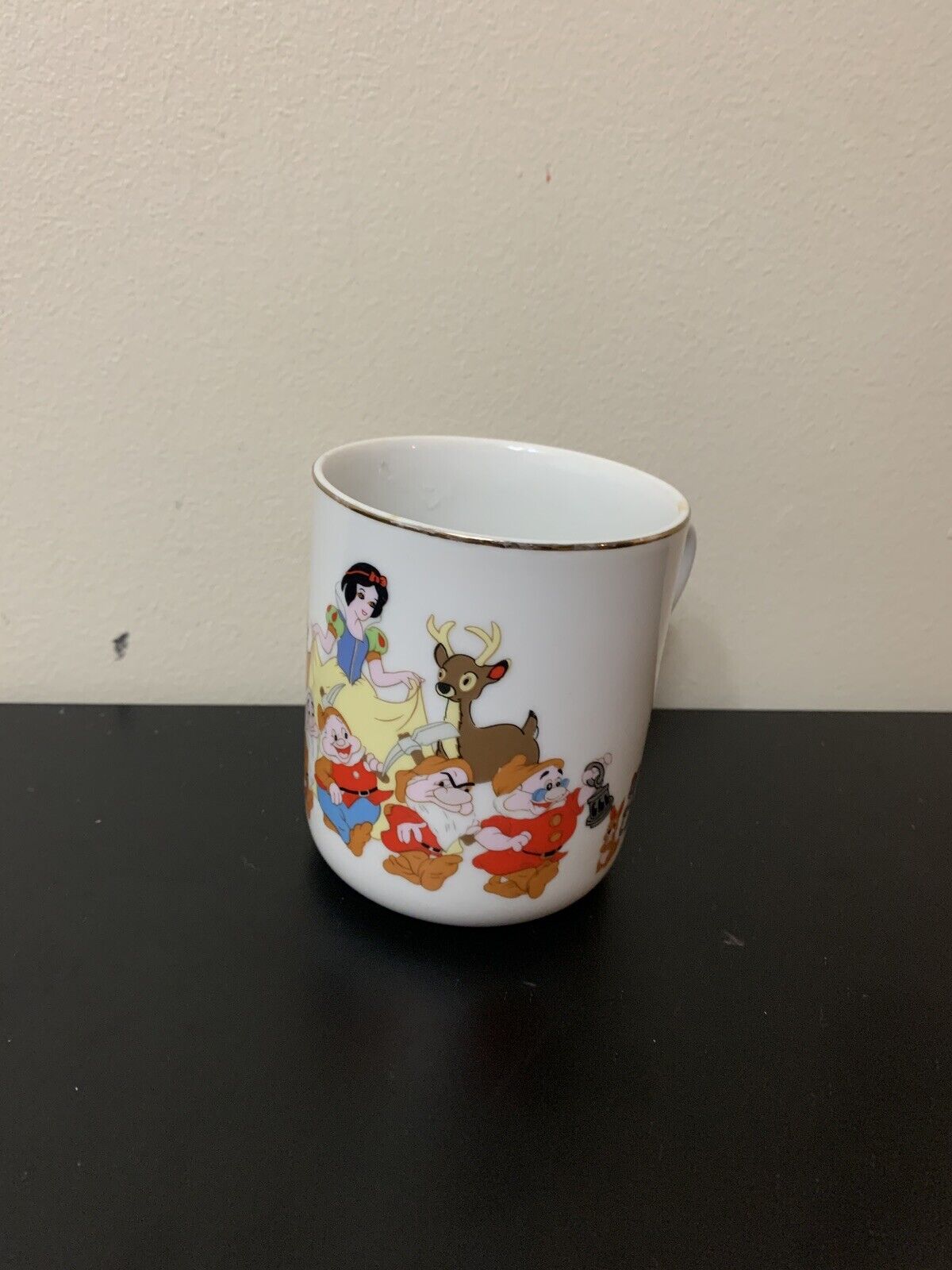 Disney Snow White & The Seven Dwarfs  Porcelain Mug Cup Gold Trim Disneyland