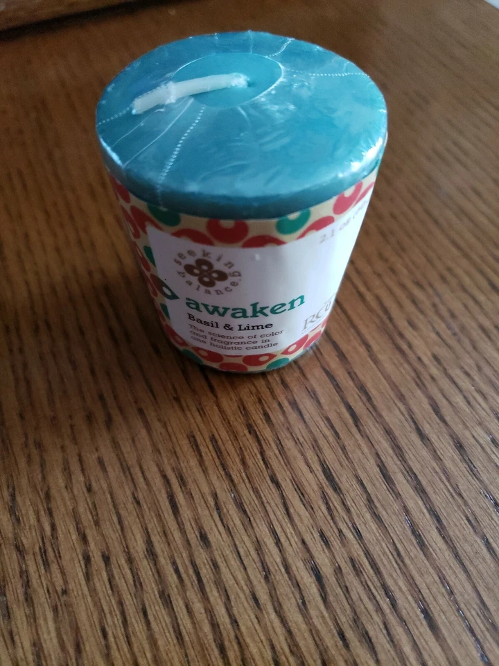 Candle AWAKEN - Raíz BUSCANDO EQUILIBRIO votiva - 2,1 oz. con aceites esenciales Foto 4 de 4