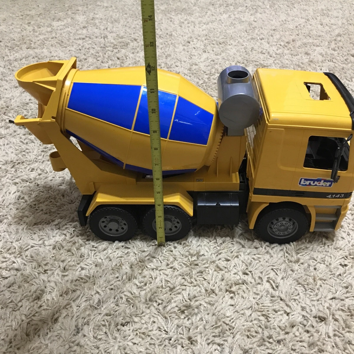 Bruder 4143 cement deals mixer