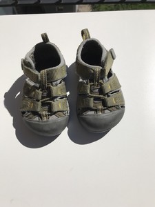 keen sandals size 5