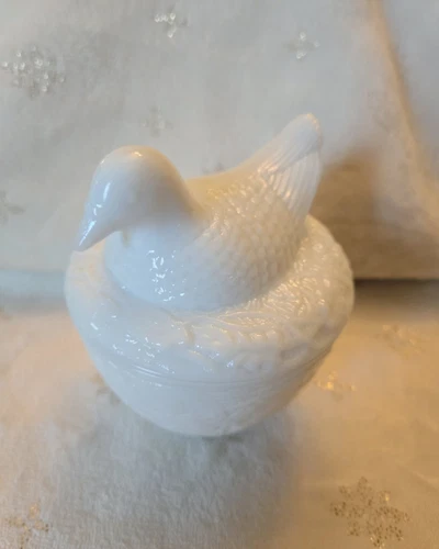 Vintage 1970s Easter Avon White Milk Glass Spring Chicken Hen Trinket Dish