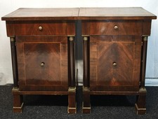 Coppia antichi comodini epoca Impero – Noce, bronzo Lastronato – Italia XIX sec.