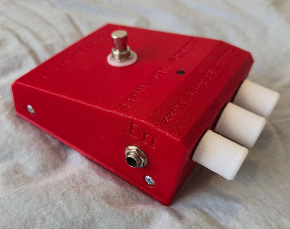 Clon Fuzzrite: Pedales Nasty Eagle - Millie The Wolf - Tonos clásicos de pelusa Foto 4 de 4