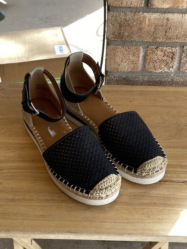 a.n.a Clara Wedge Sandals Espadrille Ankle Strap Black & Beige Faux Leather Sz 8 - Picture 2 of 10