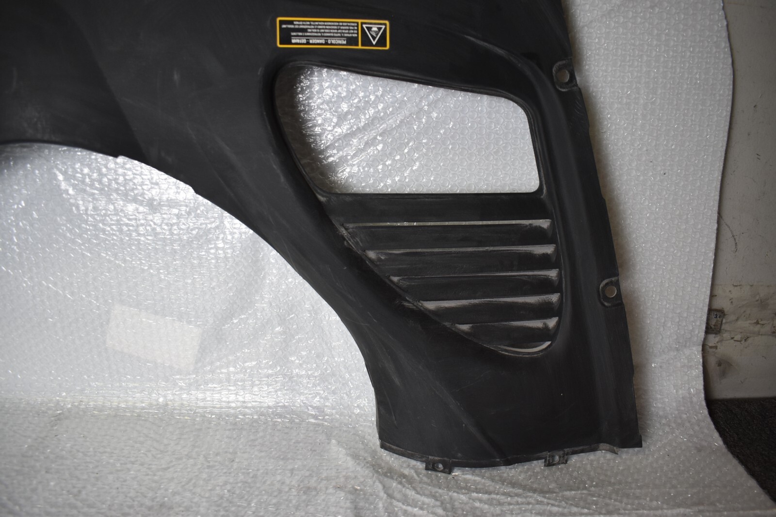 2007 Maserati Quattroporte M139 Front Engine Cover Panel 067065000 USED OEM