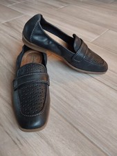 Clarks Collection Black Leather Square Toe Slip On Loafer Flats. Size 8M