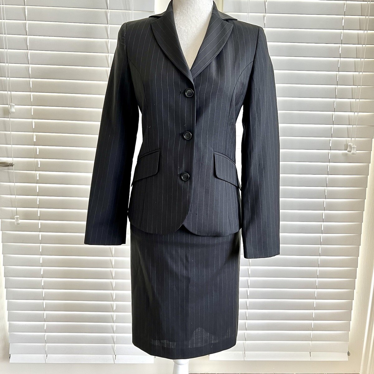 【UNITED COLORS OF BENETTON】（38）チェスターコート United Colors Of Benetton Sz 38 Black Pin Stripe Skirt Suit