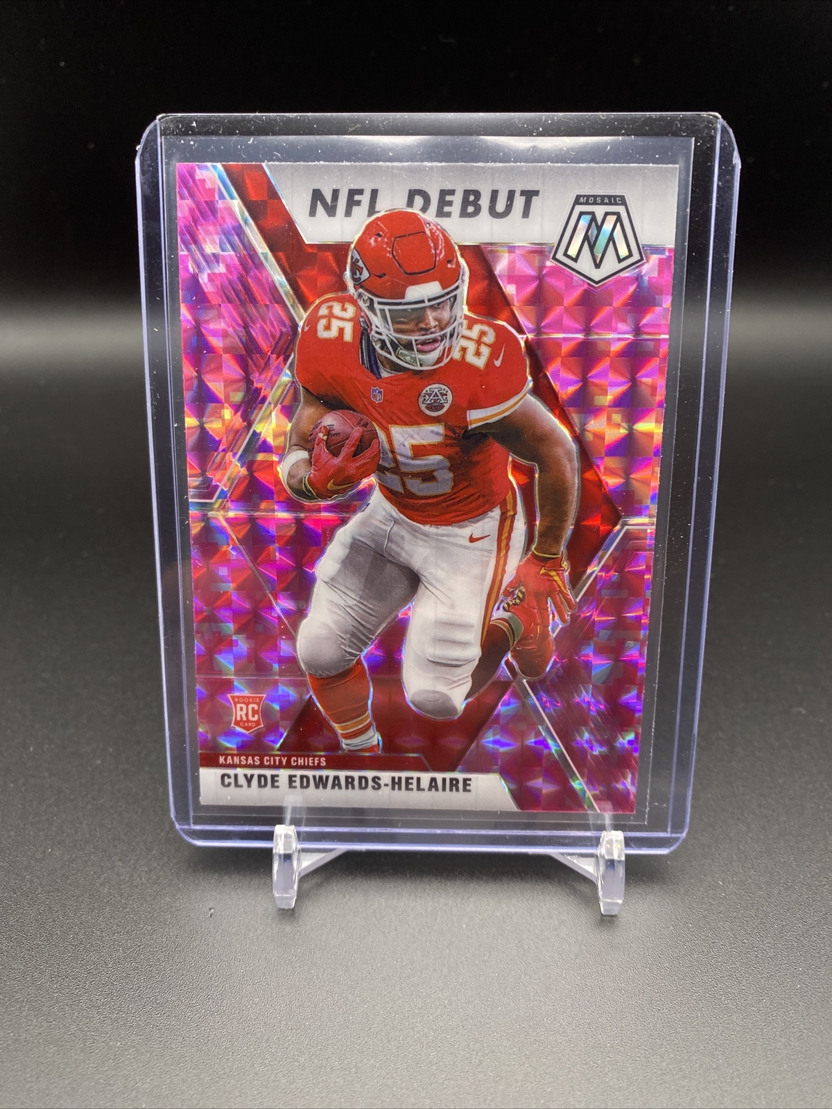 2020 Panini Mosaic NFL Debut Pink Camo Clyde Edwards-Helaire Chiefs #266 A