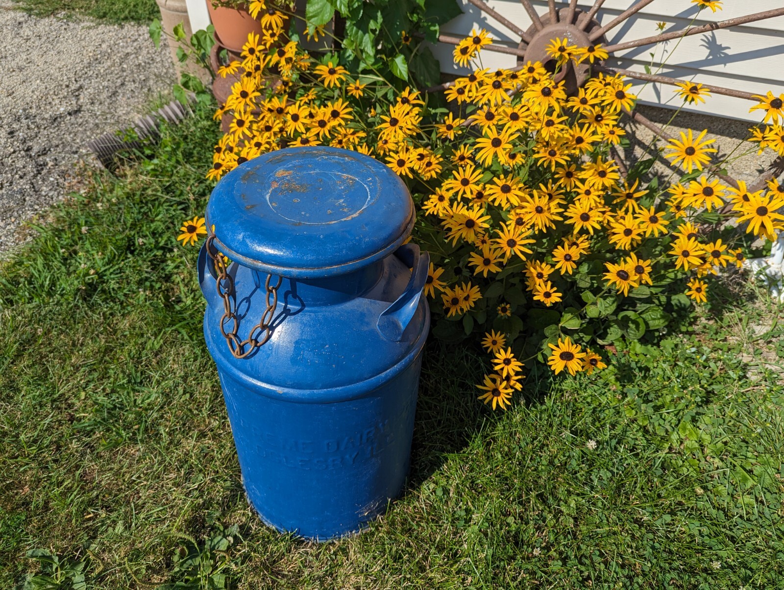 Vintage Antique Metal Supreme Dairy Pro Oglesby Illinois Blue Metal